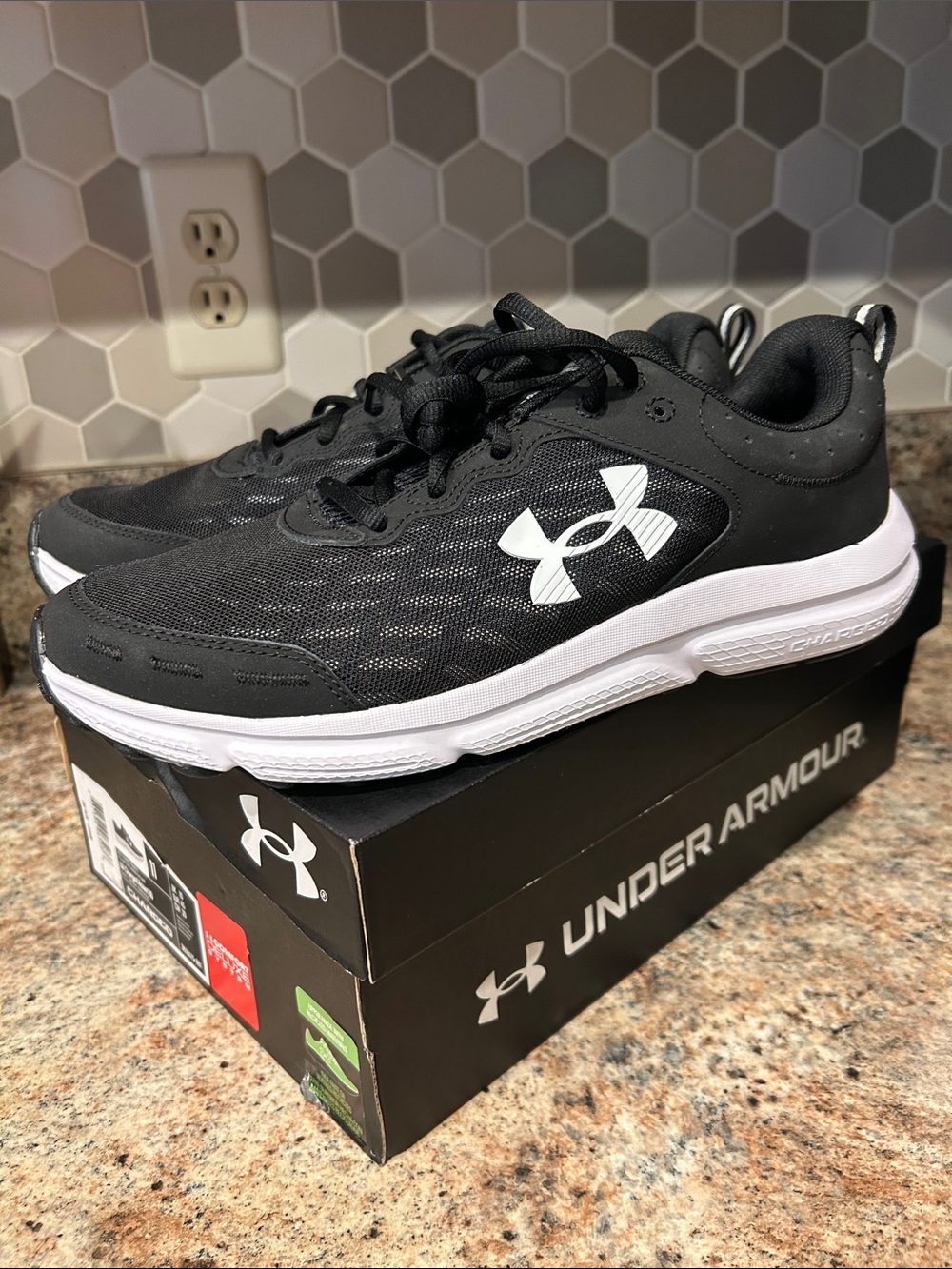 New in box Under Armour Men's Charged Assert 10 Shoes Black Color Size-11